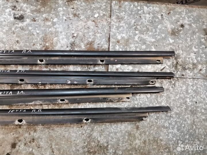 Молдинг наружный стекла двери Volkswagen Jetta