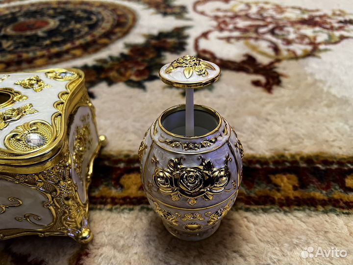 Декоративное яйцо для зубочисток