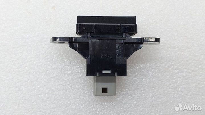 Кнопка аварийной сигнализации Mitsubishi Outlander