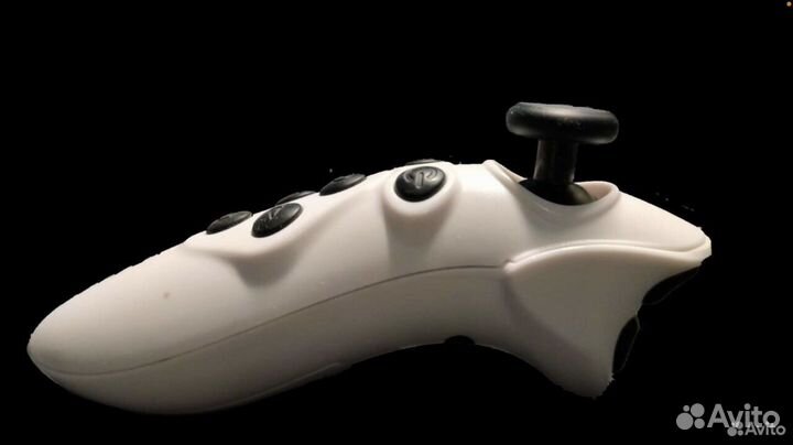 Очки виртуальной реальности с джойстиками