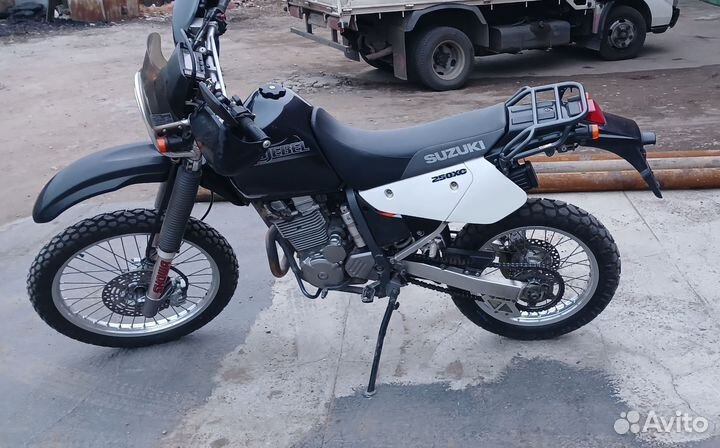 Suzuki Djebel 250XC
