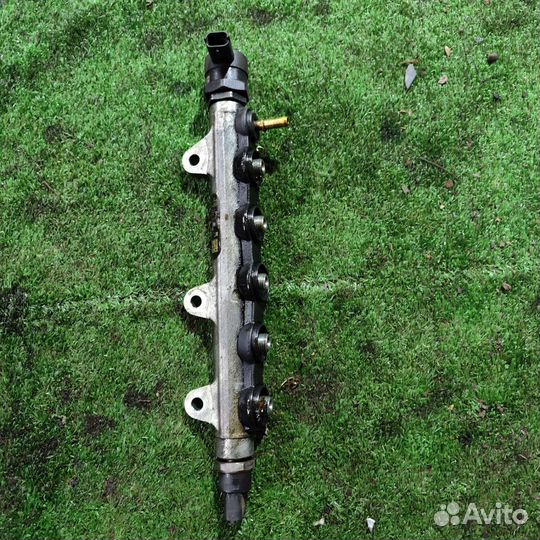 Топливная рампа Renault Trafic 2.0 DCI m9r