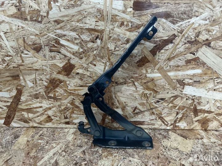 Кронштейн капота правая Volkswagen Golf GTI VI