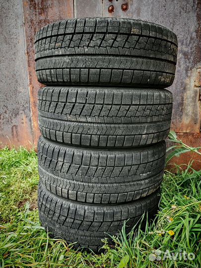 Bridgestone Blizzak VRX 215/50 R17