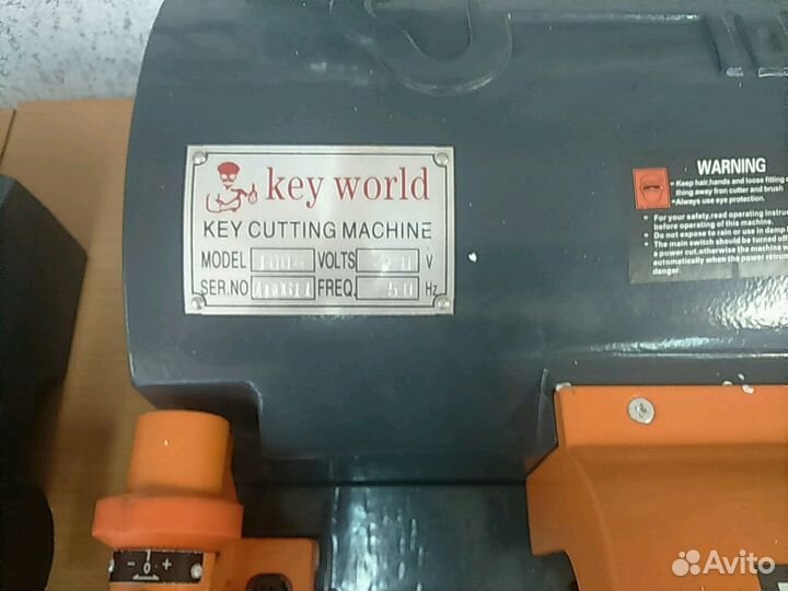 Станок для изготовления ключей Keyworld 100G1