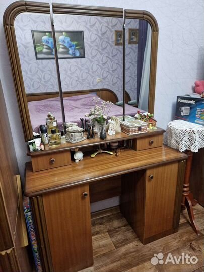 Спальный гарнитур