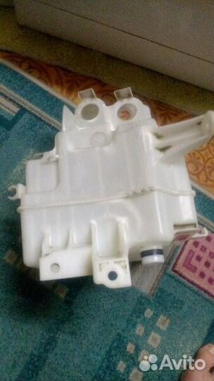 Toyota rav4 бочок омывателя