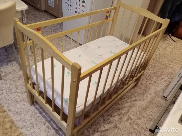 Детская кровать с маятником + матрас