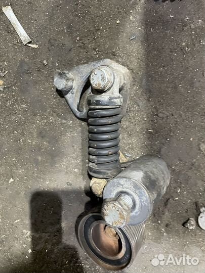 Натяжной ролик man