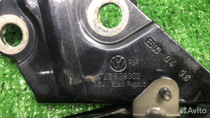 Петля капота правая VAG Volkswagen Touareg 7L 7L