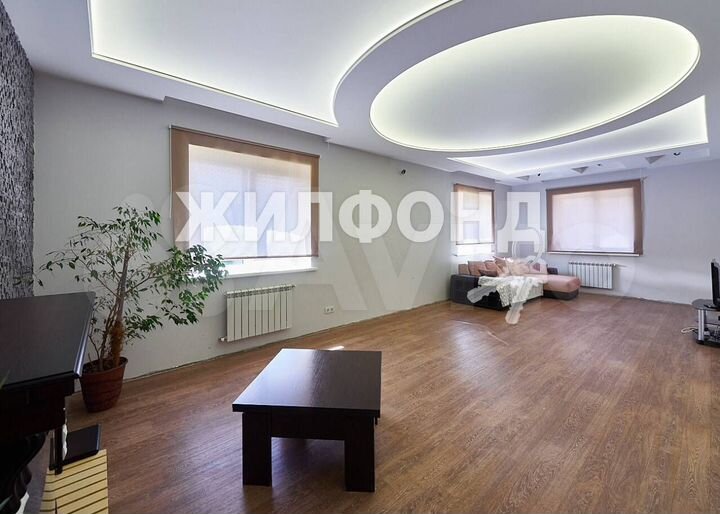 Коттедж 405 м² на участке 8,5 сот.