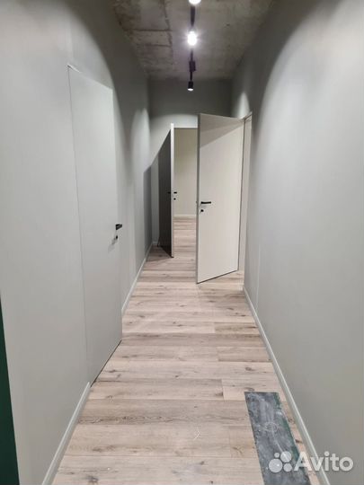 Скрытая дверь под дизайн