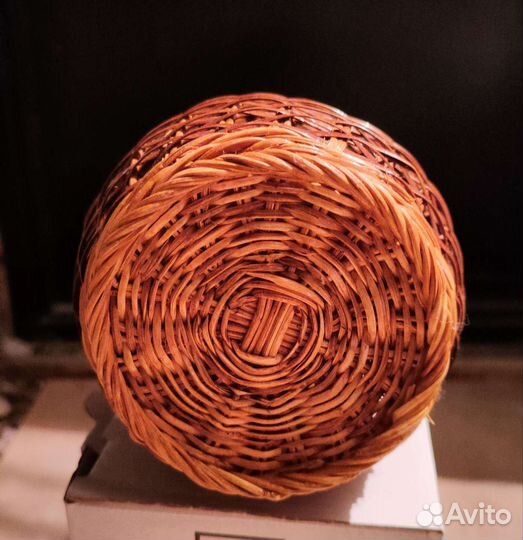 Ваза и кашпо для цветов плетеные