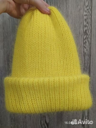 Шапка женская ручной вязки