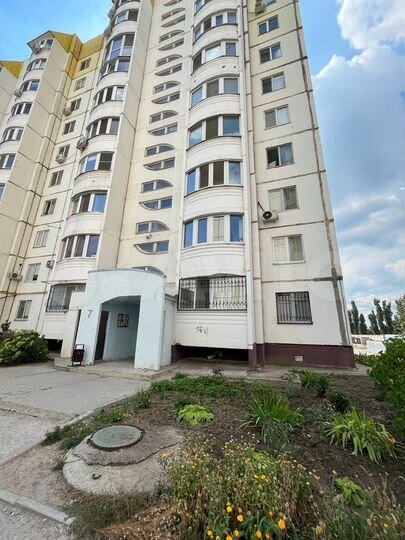 3-к. квартира, 76 м², 1/10 эт.