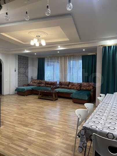 Коттедж 200 м² на участке 10 сот.