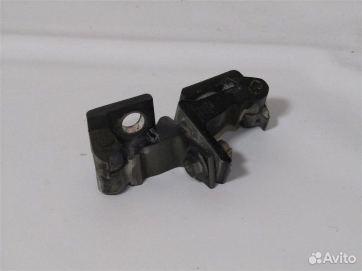 Петля двери передней правой. Vw Jetta 1.6 CLR 2013