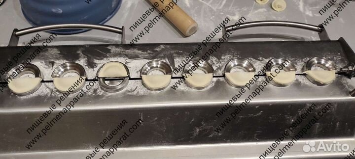 Пельменница, пресс-форма для лепки пельменей