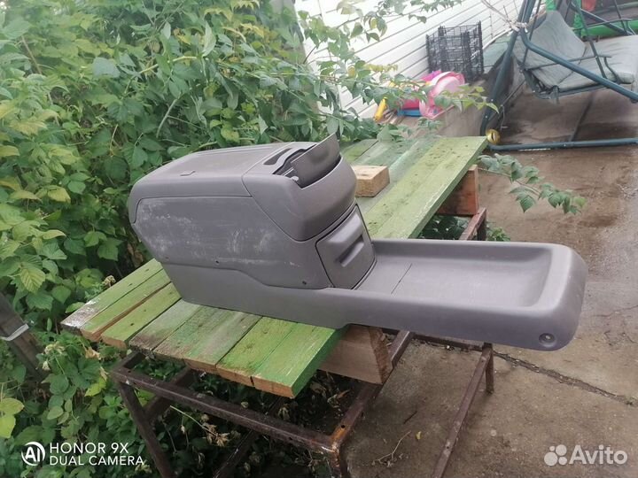 Подлокотник-органайзер между сидений lexus rx