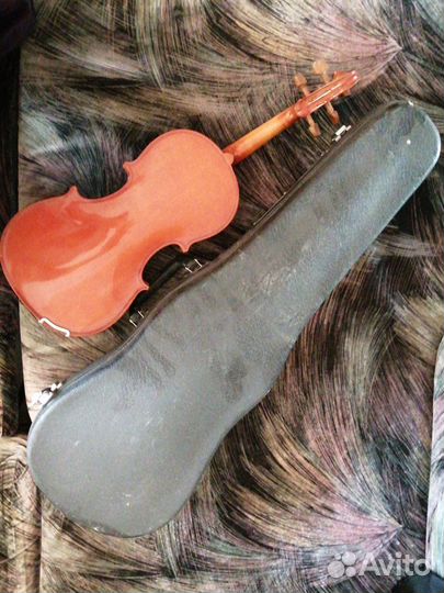 Скрипка в футляре китай
