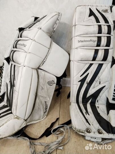 Щитки хоккейного вратаря