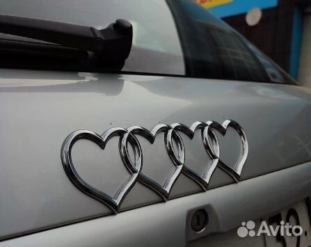 Эмблема наклейка знак значок audi черный глянец