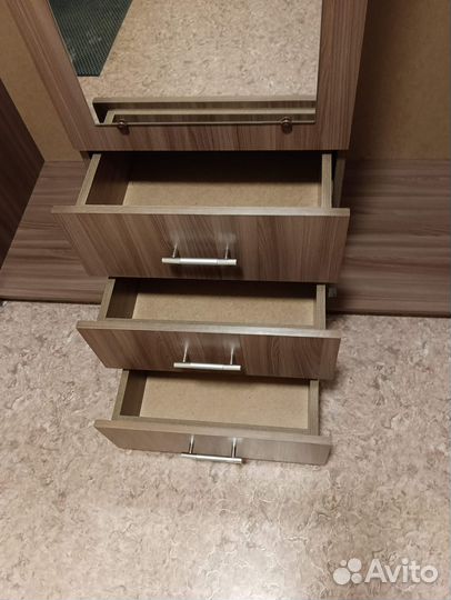 Шкаф распашной трехстворчатый 150 х 220 см