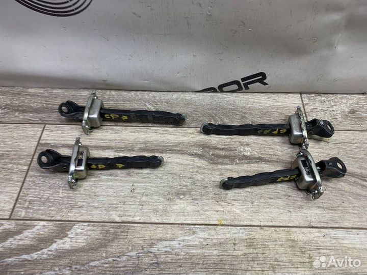 Ограничитель двери Honda Shuttle II (2015—2019)