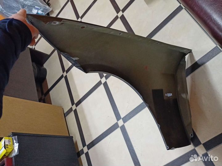 Крыло переднее правое на bmw3,e90 оригинал