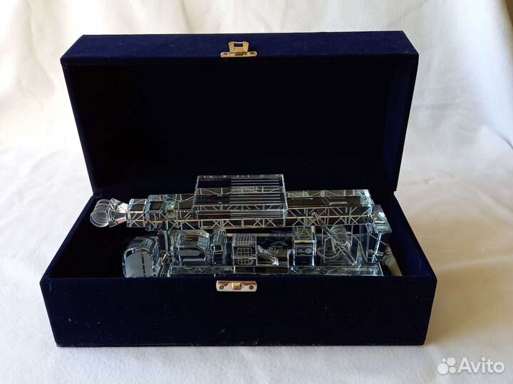 Сувенирная 3d модель автокрана стекло