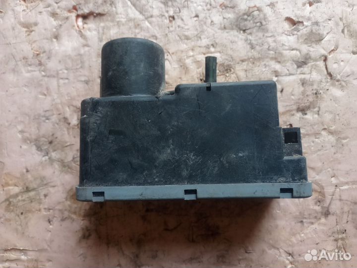 Компрессор центрального замка Volkswagen Passat B3