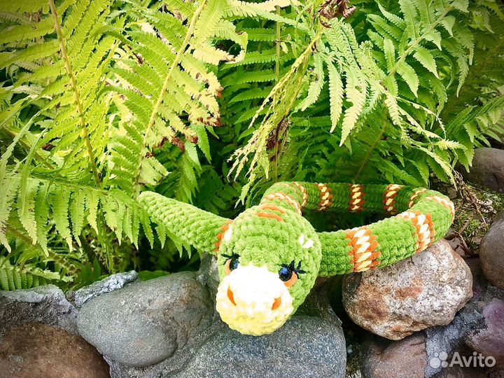 Змейка вязаная символ 2025 года