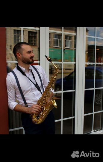 Саксофонист на праздник
