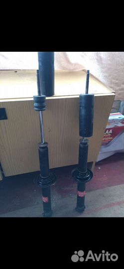 Задние Газомасляные амортизаторы Аudi 80 KYB