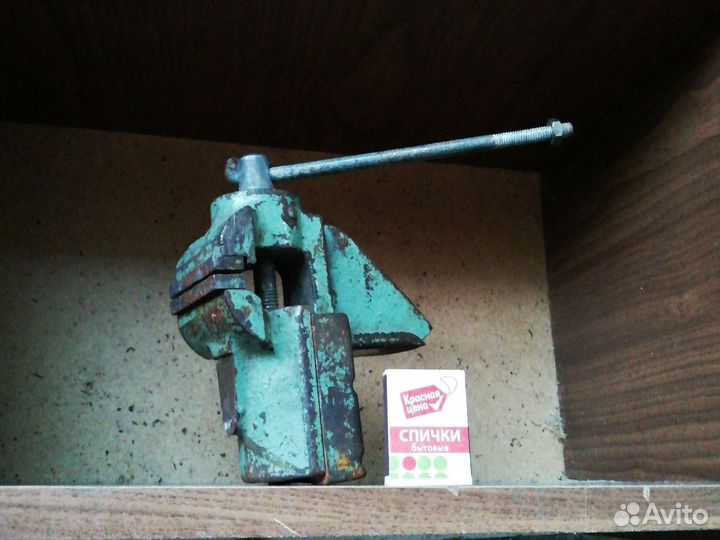 Уровень металлический