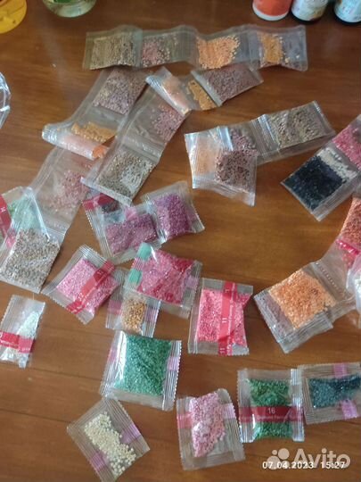 Стразы для алмазной мозаики квадратные и круглые