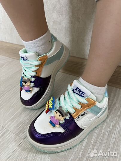 Кроссовки детские 26 размер