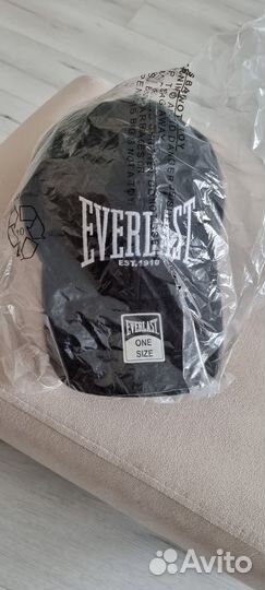 Бейсболка Everlast и Бейсболка Armani