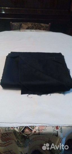 Отрезы тканей и мех на воротник