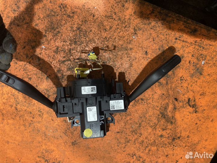 Переключатель подрулевой Volkswagen Passat B6