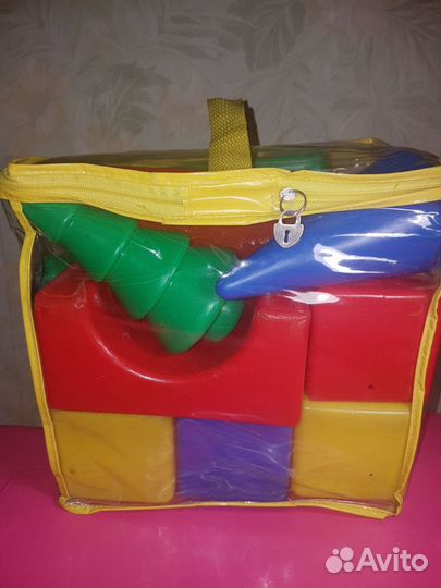 Кубики пластмассовые (размер кубика 88 см)