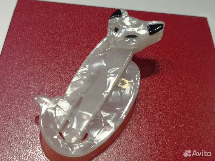 Брошь пластик лиса белая