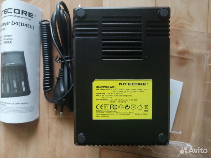 Зарядное устройство nitecore D4