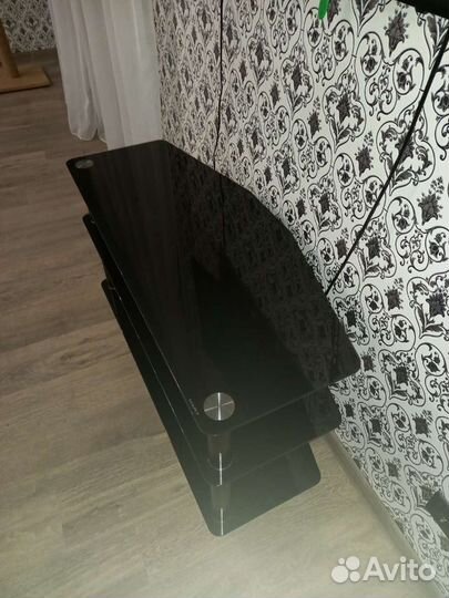Стол стеклянный для тв