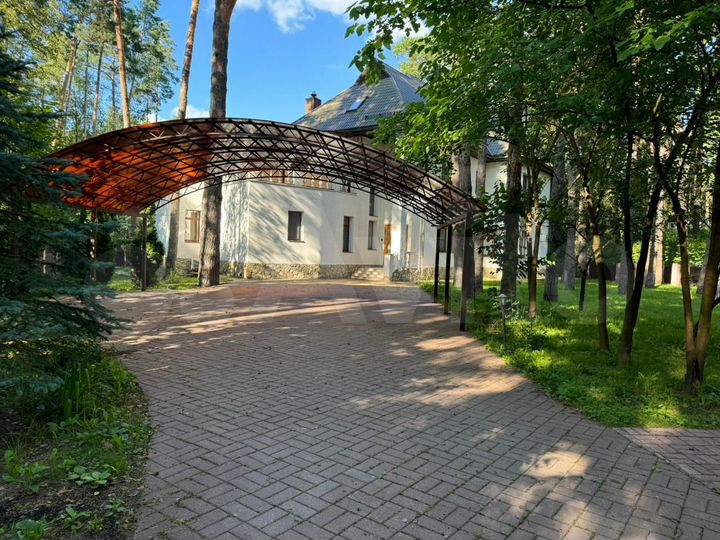 Дом 900 м² на участке 25 сот.