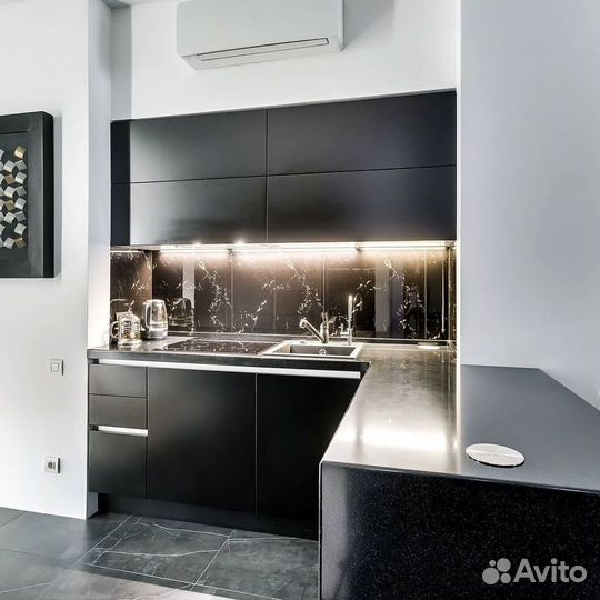 Угловой кухонный гарнитур современный