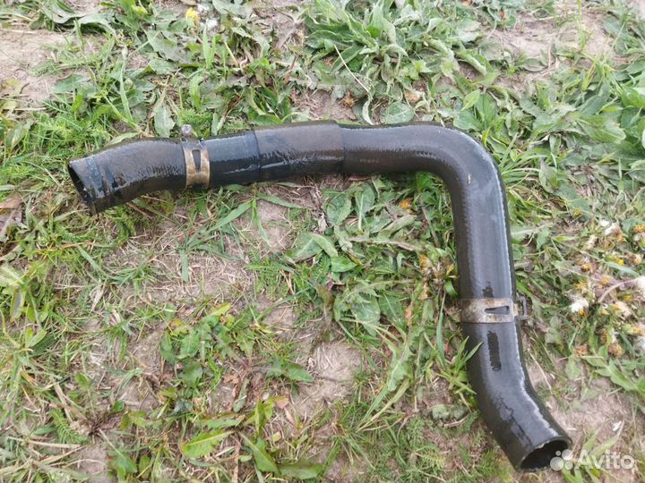 Патрубок радиатора нижний Mitsubishi Pajero