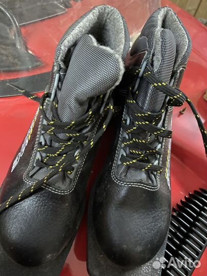 Лыжные ботинки