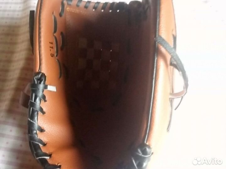 Бейсбольная перчатка