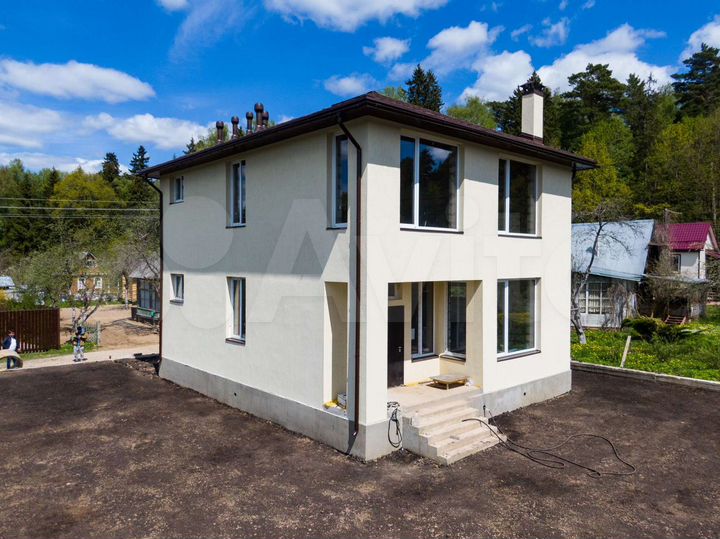 Дом 240 м² на участке 6 сот.